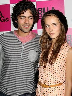 isabel lucas adrian grenier