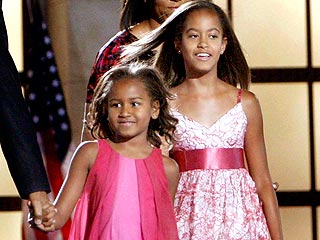 Sasha (left) and Malia Obama