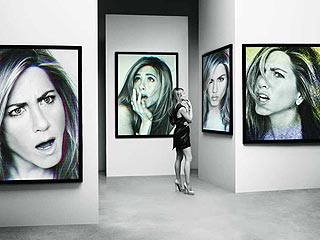 Jennifer Aniston Gives Thumbs Down to Facebook| Jennifer Aniston