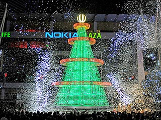 Britney Flips the Switch on L.A. Christmas Tree| Britney Spears