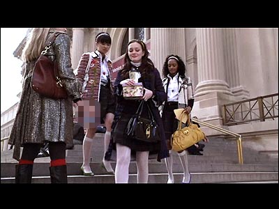 What was Serena eating when Blair insulted her on the steps of the Metropolitan Museum of Art? | Gossip Girl