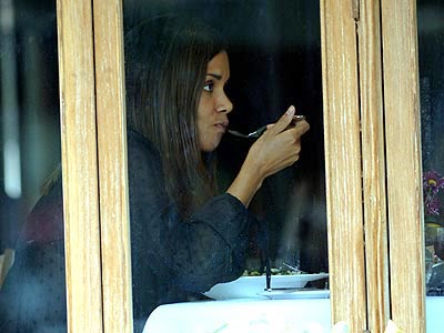 What did Halle crave during her pregnancy?