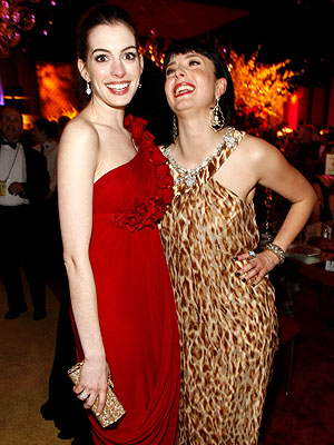 FEELING 'FAN'-TASTIC photo | Anne Hathaway