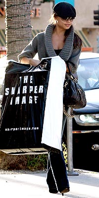 VERY SHARP photo | Vanessa Minnillo