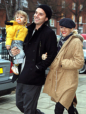 PIZZA PARTY OF THREE photo | Gavin Rossdale, Gwen Stefani, Kingston Rossdale
