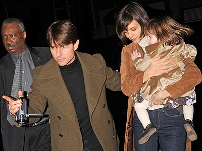 TOY TIME photo | Katie Holmes, Suri Cruise, Tom Cruise