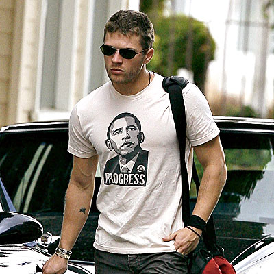 SHIRTING THE ISSUE photo | Ryan Phillippe