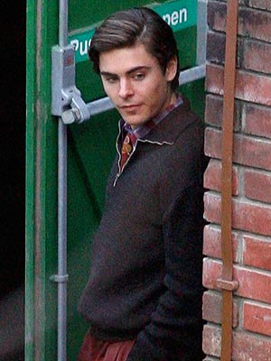 ON THE LOOKOUT photo | Zac Efron