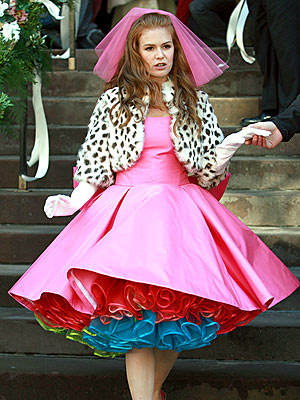 PRETTY IN PINK photo | Isla Fisher