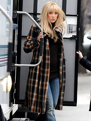 COVER UP photo | Kate Hudson