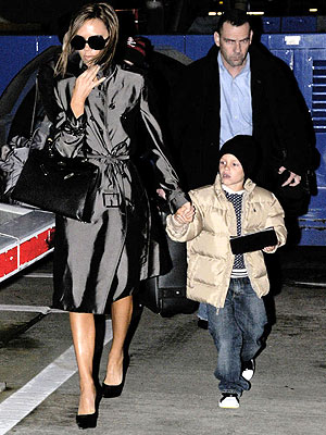 BACK IN BRITAIN  photo | Victoria Beckham