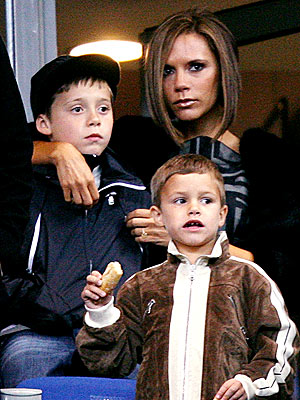 CHEERING SECTION photo | Victoria Beckham