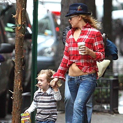 BELLY UP photo | Kate Hudson