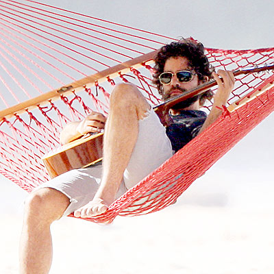 HANGING AROUND photo | Adrian Grenier