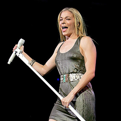 MIC CHECK photo | LeAnn Rimes