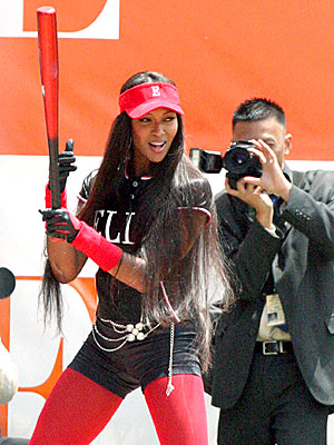 COMES OUT SWINGIN'  photo | Naomi Campbell