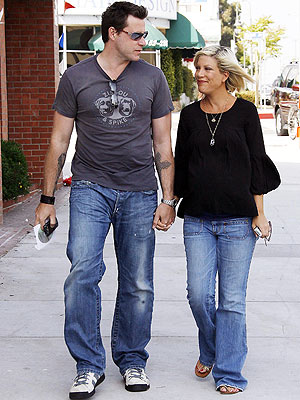 MAMA & PAPA BEAR photo | Tori Spelling