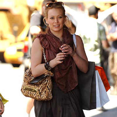 IT'S IN THE BAGS! photo | Hilary Duff