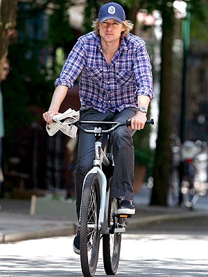 PAPER ROUTE  photo | Owen Wilson