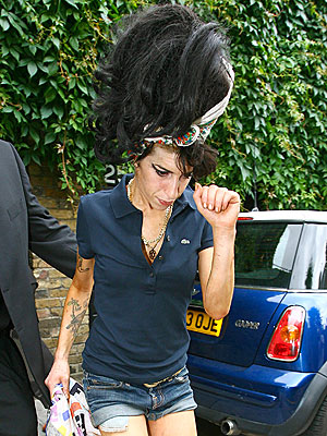 WALKING TALL photo | Amy Winehouse