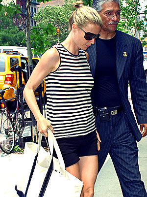 KEEPING HER COOL photo | Gwyneth Paltrow
