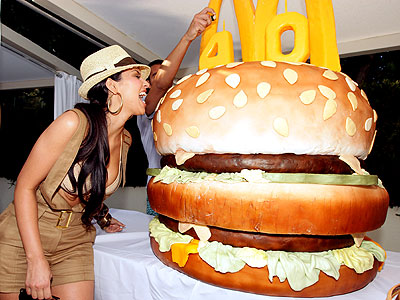 SHE TAKES THE CAKE photo | Kim Kardashian