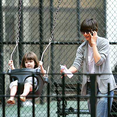 KID AT PLAY photo | Katie Holmes, Suri Cruise
