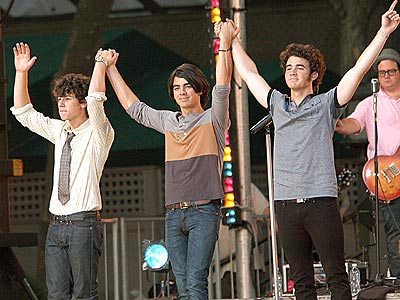 jonas brothers together