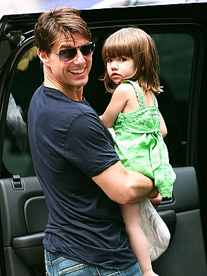 DADDY DUTY photo | Suri Cruise, Tom Cruise