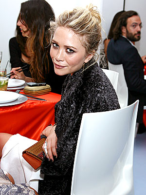DINER'S CLUB photo | Mary-Kate Olsen