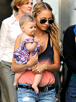 CARRIED AWAY photo | Nicole Richie
