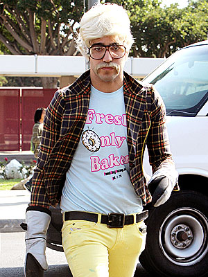 SECRET DELIVERY photo | Pete Wentz