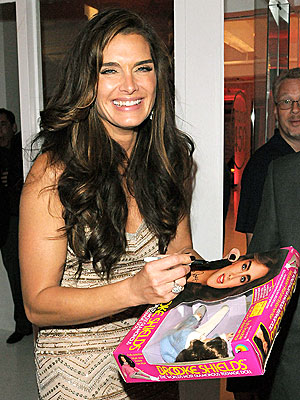 SIGNING OFF photo | Brooke Shields