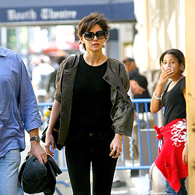 WALKING TALL  photo | Katie Holmes