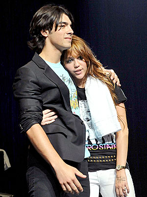 TEENS UNITE photo | Joe Jonas, Miley Cyrus