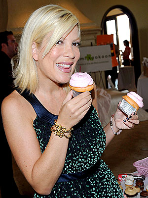THINKING PINK photo | Tori Spelling