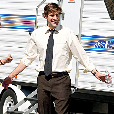 'OFFICE' EMBRACE  photo | John Krasinski