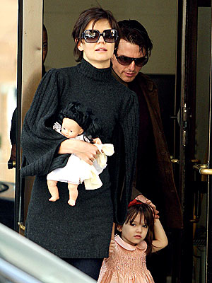 BABE IN ARMS photo | Katie Holmes, Suri Cruise, Tom Cruise