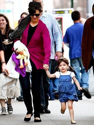 THE RUNAROUND photo | Katie Holmes, Suri Cruise