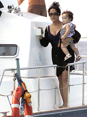 BABY ON BOARD photo | Salma Hayek