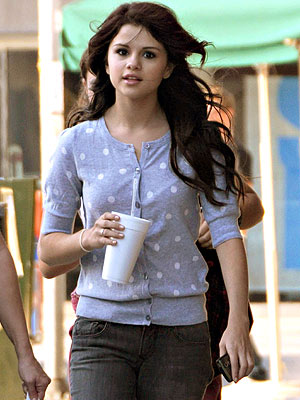 selena gomez latest pics. CITY GIRL photo | Selena Gomez