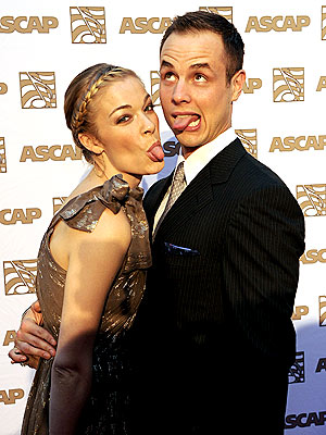 TONGUE-WAGGING photo | LeAnn Rimes