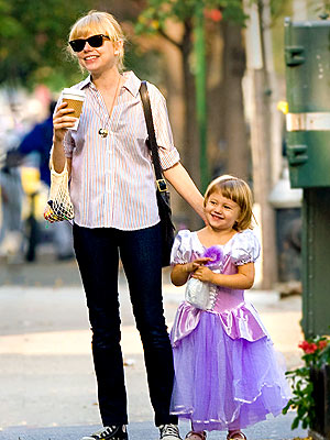 PLAYING DRESS-UP photo | Michelle Williams