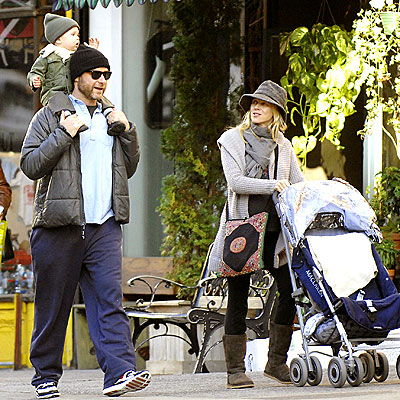 HEAD AND SHOULDERS photo | Liev Schreiber, Naomi Watts
