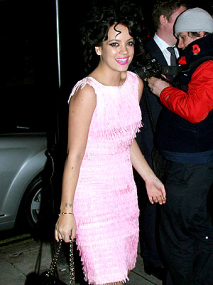 PRETTY IN PINK photo | Lily Allen
