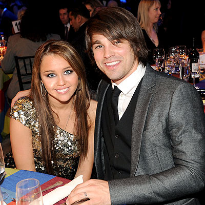 TABLE FOR TWO photo | Miley Cyrus