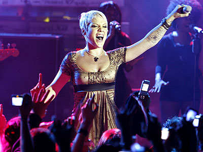 CROWD PLEASER photo | Pink