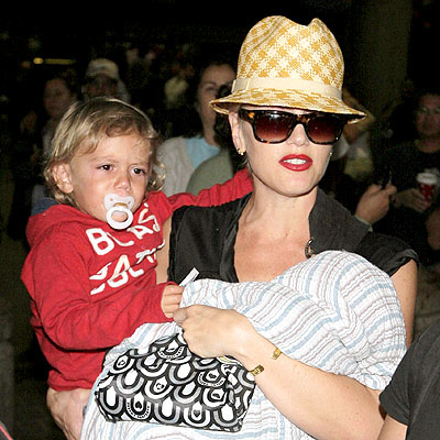 HEAVY LIFTING photo | Gwen Stefani