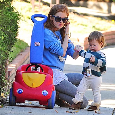 WHEEL GOOD TIME photo | Isla Fisher