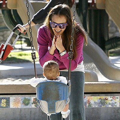 CHAIN GANG photo | Jessica Alba